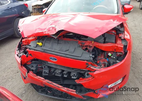 2016 Ford Focus Se z USA, uszkodzony, nr VIN 1FADP3F28GL392957